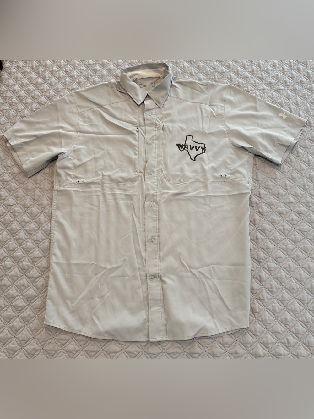 Under Armour HeatGear Shirt Men Size Med Gray Short Sleeve Button Front Fishing